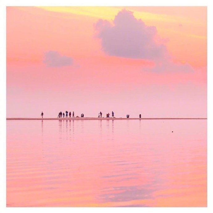 粉色海边风景写真图片