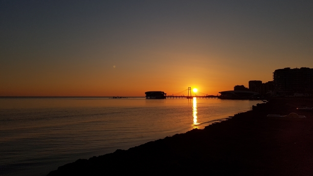 海边沙滩落日绝美夜景