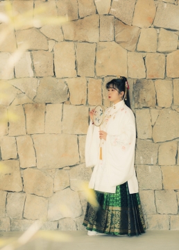 古风绿底长袖汉服美女