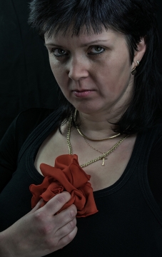 妇女红色丝巾玫瑰色中年