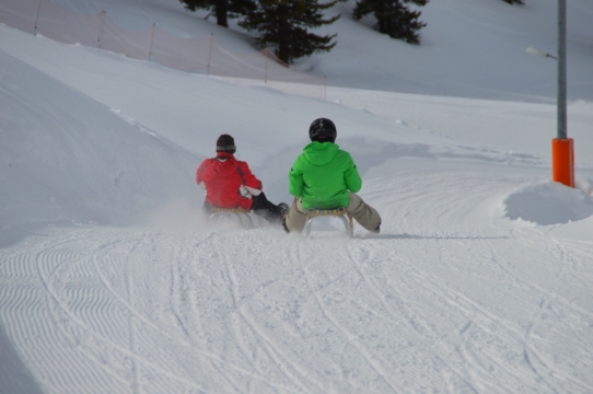 滑雪场地雪地游玩人物拍摄