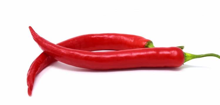 白色桌面新鲜美味健康红色辣椒蔬菜