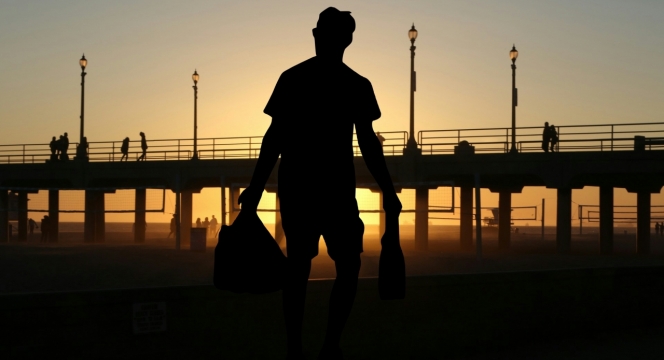 夕阳下背光拍摄人物光影美图