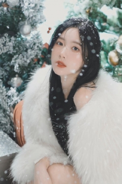 梨涡允允时尚网红博主性感写真