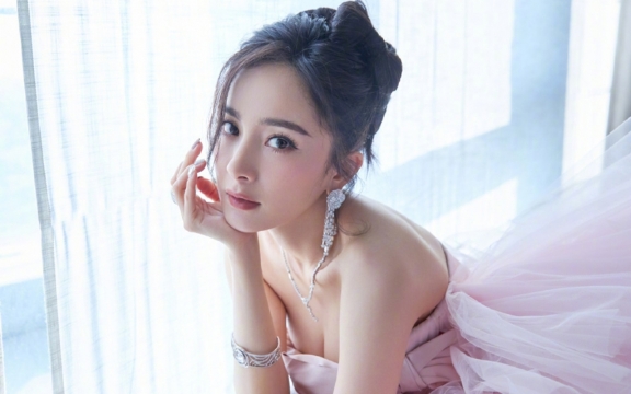 性感美女明星杨幂妩媚优雅高清桌面壁纸