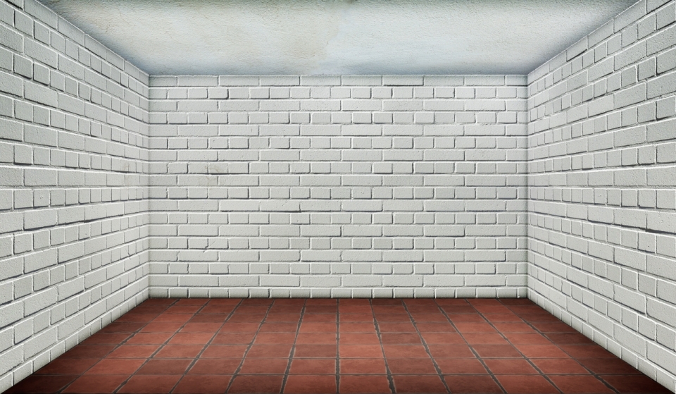 白色墙壁红色石砖地面空旷建筑室内