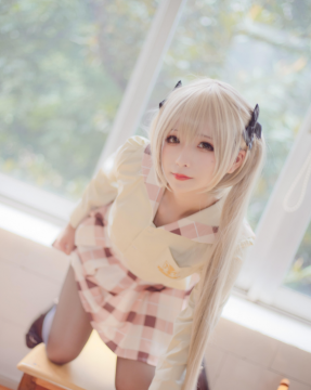 美女摄影_可爱小女生教室制服写真