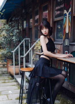 外景摄影_性感长腿美女黑色诱惑