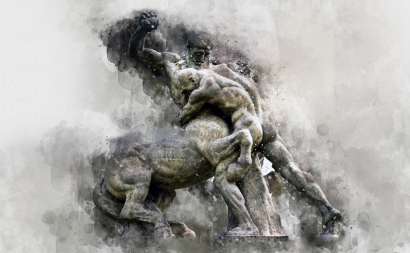 朦胧背景下人类与半人马角力的雕像