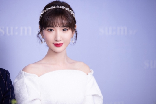 甜美美女明星毛晓彤优雅清纯写真图片