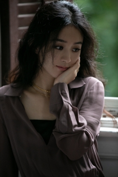 赵丽颖慵懒性感妩媚优雅写真