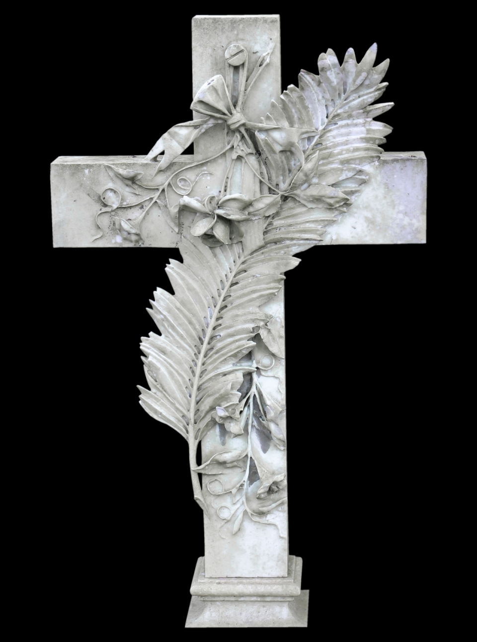 黑色背景白色十字架上羽毛植物雕刻