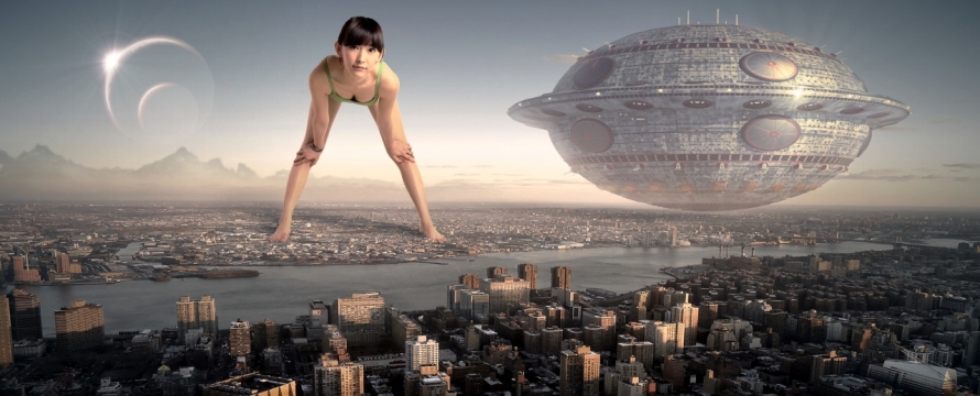 星际战舰旁的清凉美女科幻风格照