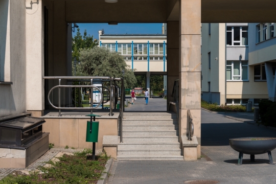 生活小区建筑楼和楼梯城市一隅