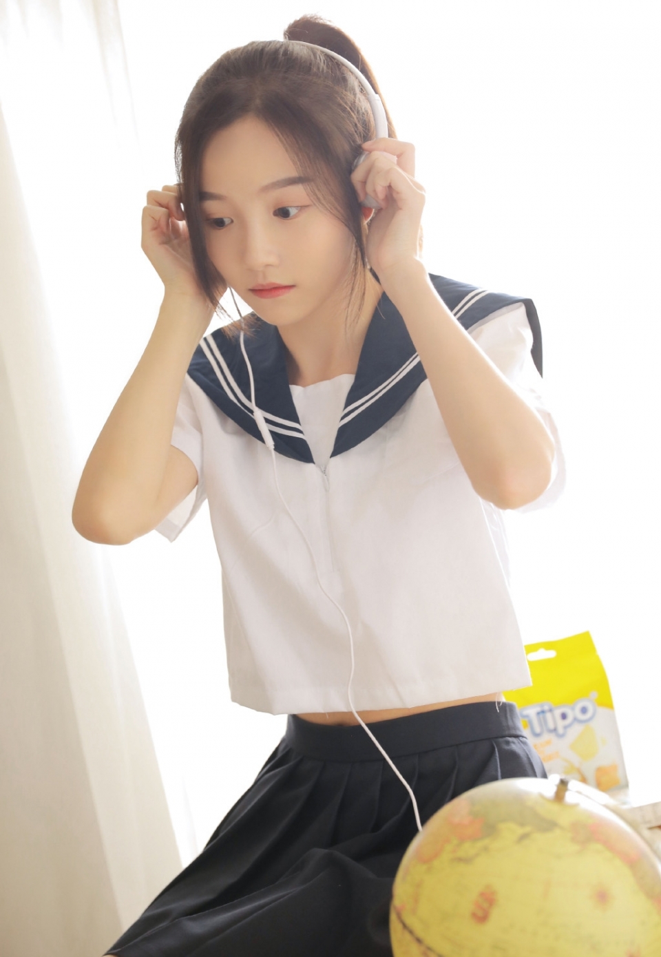 性感美女学生妹酥胸翘臀妩媚诱惑写真