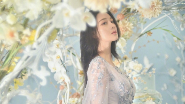 性感美女明星张馨予妩媚高清桌面壁纸