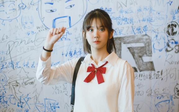 井川里予学生装写真图片