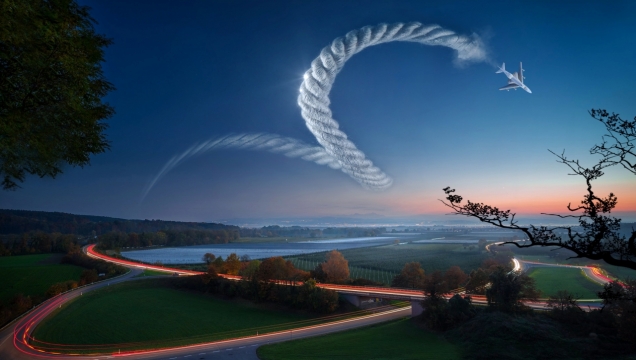 郊外天空飞机飞行痕迹特效美图