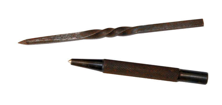 锈迹斑斑的锉刀和螺旋工具