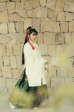 汉服执扇美女图片