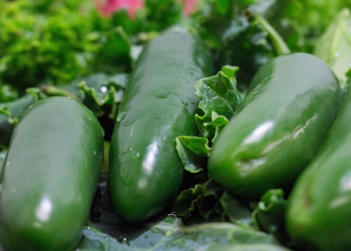 室内桌面新鲜美味健康绿色蔬菜食物