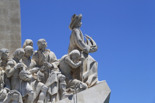 天空背景人物石雕雕塑特写