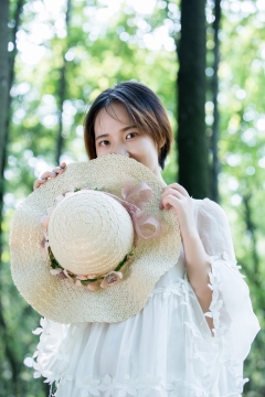 人物摄影_户外清纯短发美女高清写真