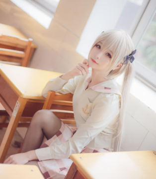 美女摄影_教室中制服美女黑丝诱惑