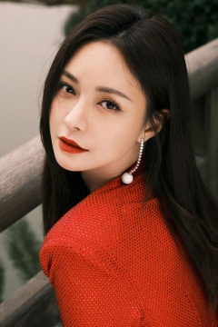 沈梦辰复古红裙写真