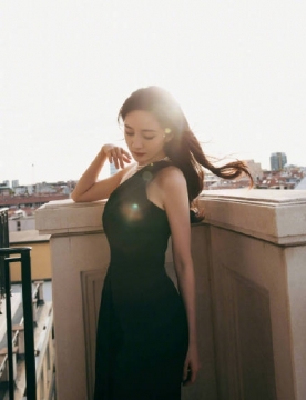 逆光镜头下的美女明星杨幂写真图片