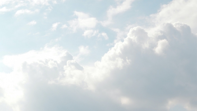 云层天空中云朵高清桌面壁纸