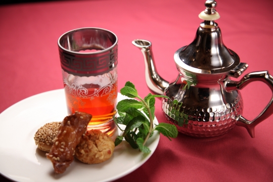 银质容器薄荷茶饼干甜点下午茶