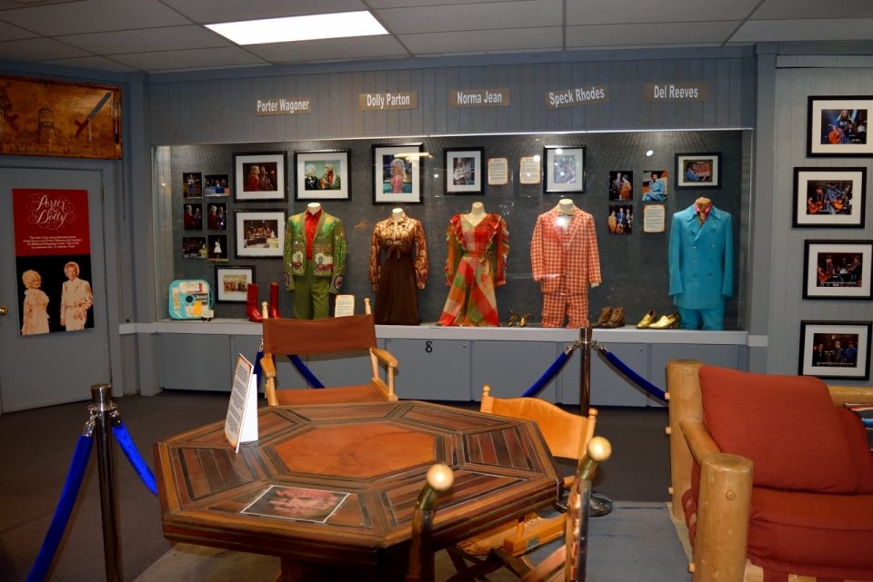 纪念馆名人服装产品收藏室内设计