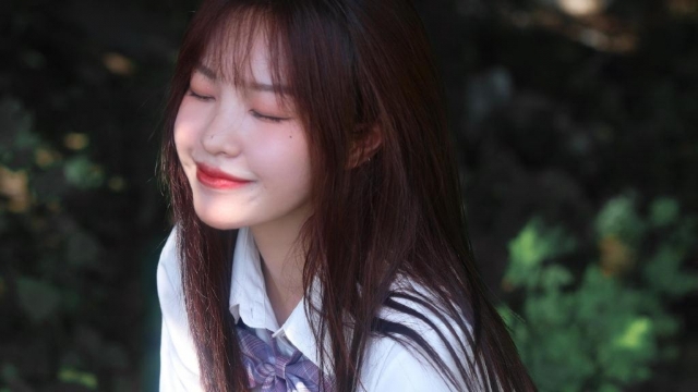 养眼甜心美女校服美丽漂亮青春高清桌面壁纸