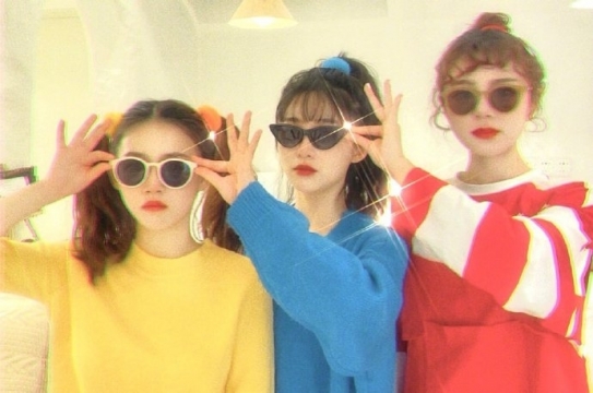 闺蜜合照傻屌姿势图片