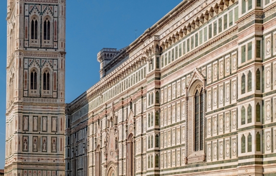 阳光下的的花之圣母大教堂