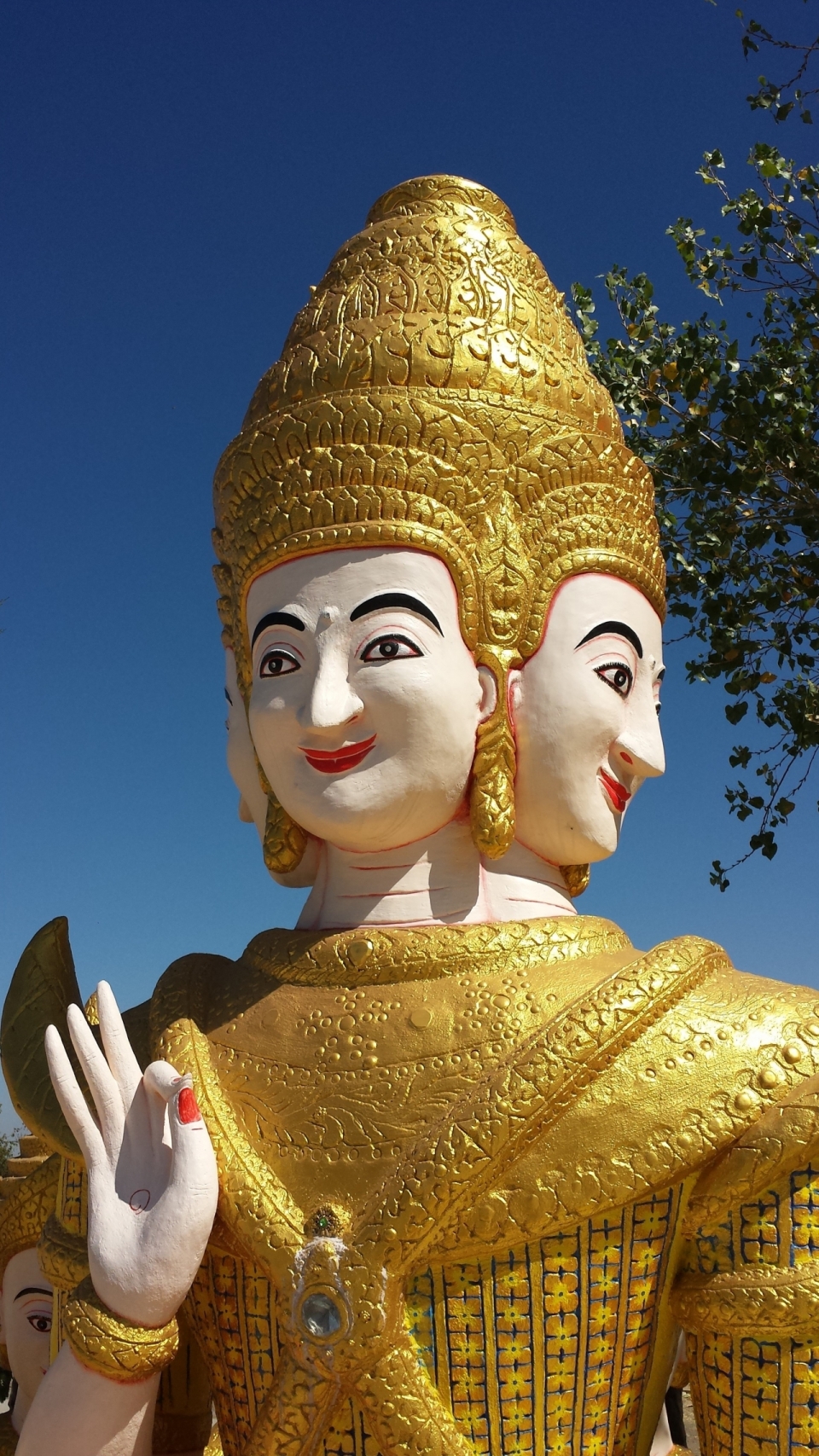 泰国金色佛像金色佛祖雕像