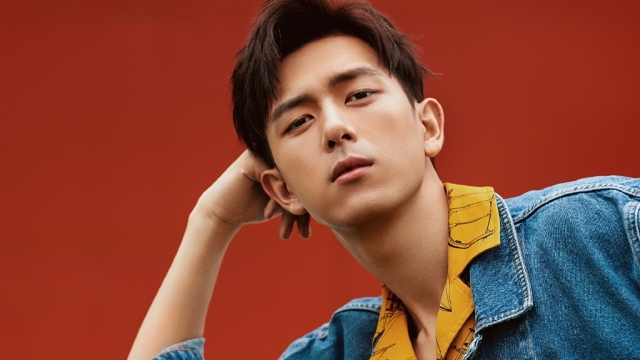 帅哥男明星李现高清桌面壁纸