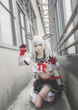 美女摄影_活力少女超短裙水手服高清写真