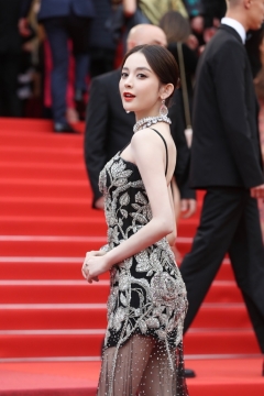 性感美女明星娜扎黑丝透视长腿诱惑写真