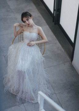 网红美女冯提莫婚纱写真图片