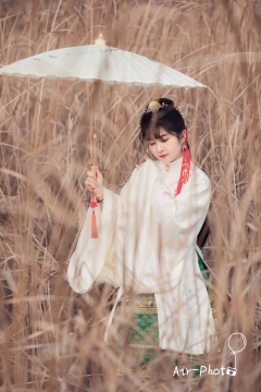 执扇仕女古风图片