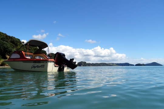 清澈湖泊游泳玩耍旅拍记录