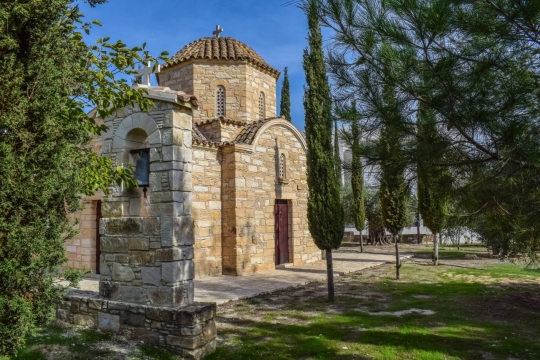 建筑摄影_树林中大理石庭院建筑外景风光