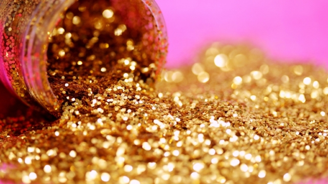 金色闪亮的灯高清桌面壁纸