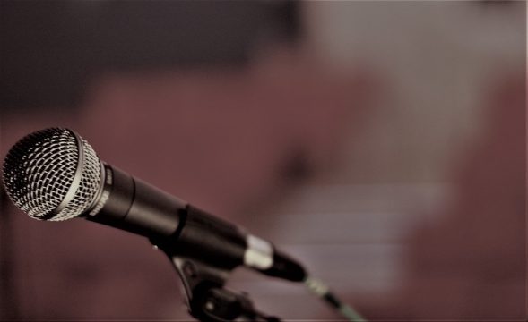 舞台上麦克风微距特写