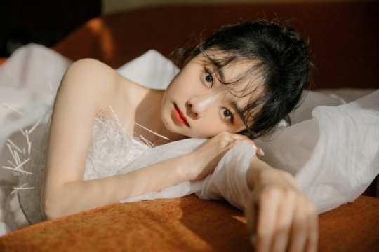 性感美女明星谭松韵优雅个性写真