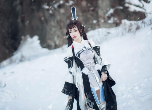 美女摄影_可爱少女雪中古装清纯特写