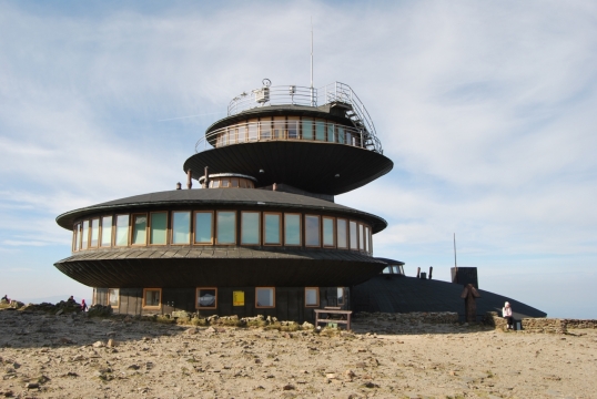 波兰卡尔帕奇山峰上建筑