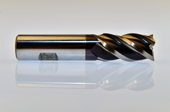 室内白色桌面黑色钻头部件设计